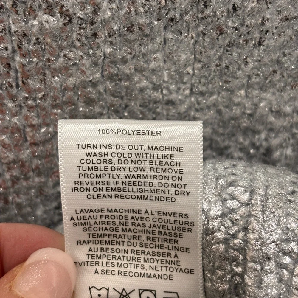 Vigoss Silver Knit Sweater – Size Small - Picture 6 of 6